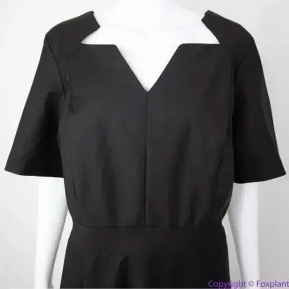 New! Eloquii Sheath Dress with Cut Out star Neckline exposed zipper, size 22 - Picture 5 of 16